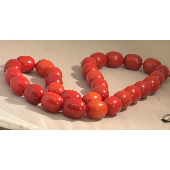 Vintage Cherry Bakelite 30 Bead on a Cord 30” Necklace 240g (Restrung?) - Picture 3 of 7